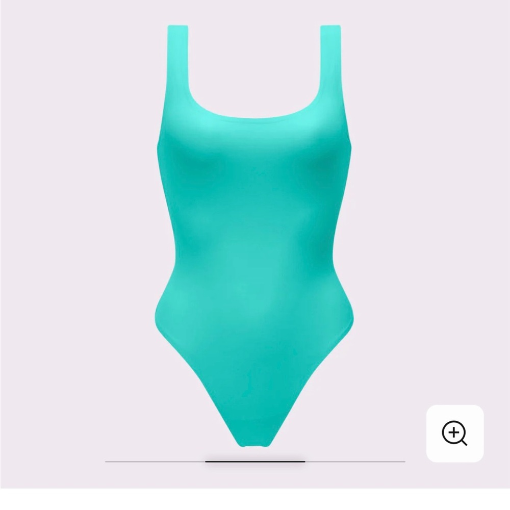 Parade Nearly Naked Seamless Bodysuit in Buttermint NWOT